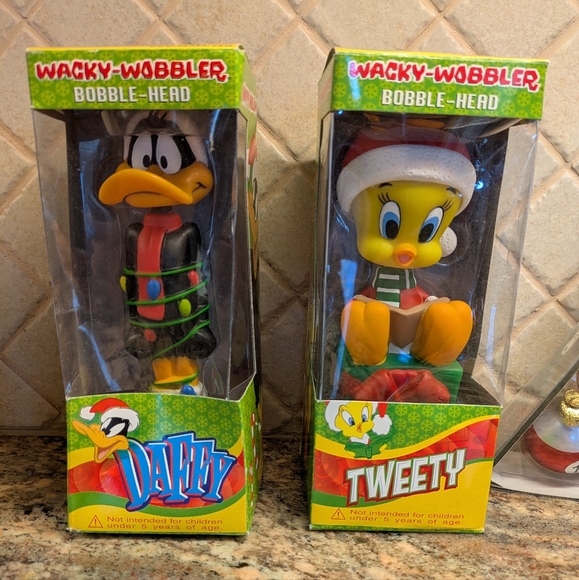 NIB Funko Bobble-Head Xmas Daffy Duck - Picture 2 of 7